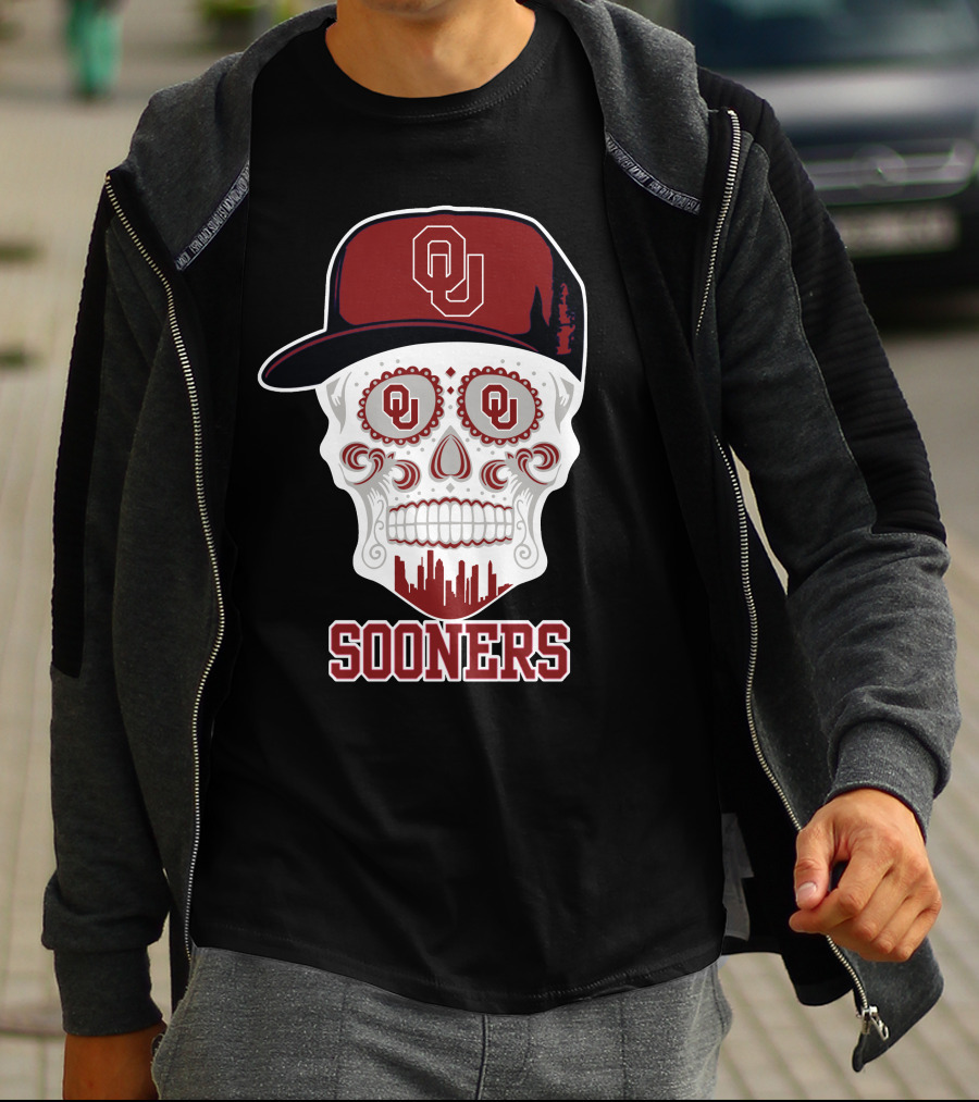 Oklahoma Sooners Skull Ou Hat T-Shirt