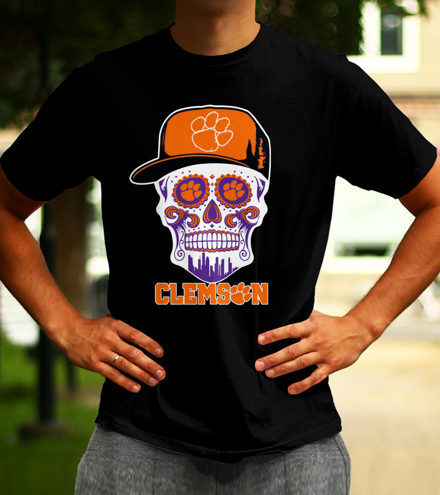 Clemson Tigers Skull With Paw Prints And Orange Hat T-Shirt