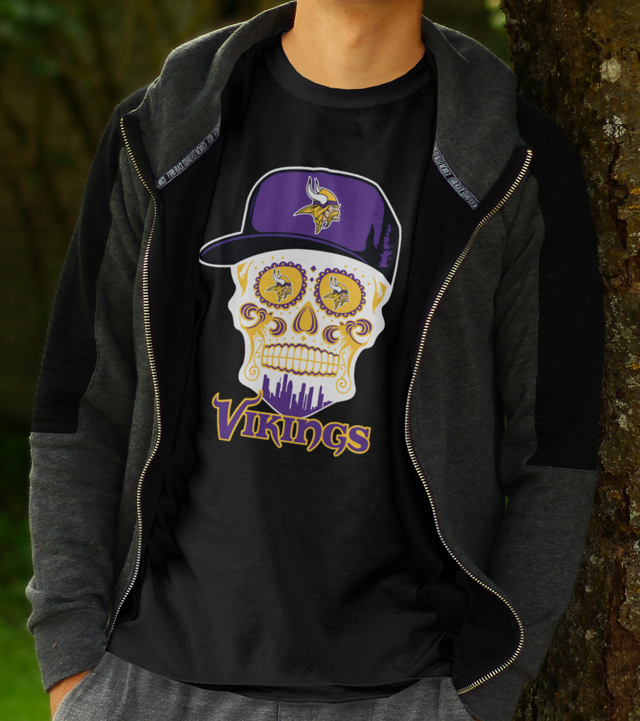 Minnesota Vikings Skull With Purple Hat And City Skyline T-Shirt