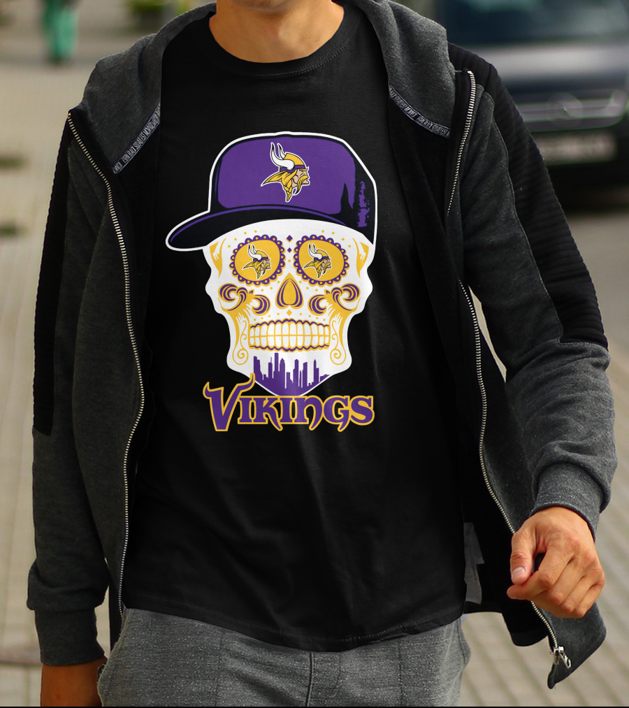 Minnesota Vikings Skull With Purple Hat And City Skyline T-Shirt
