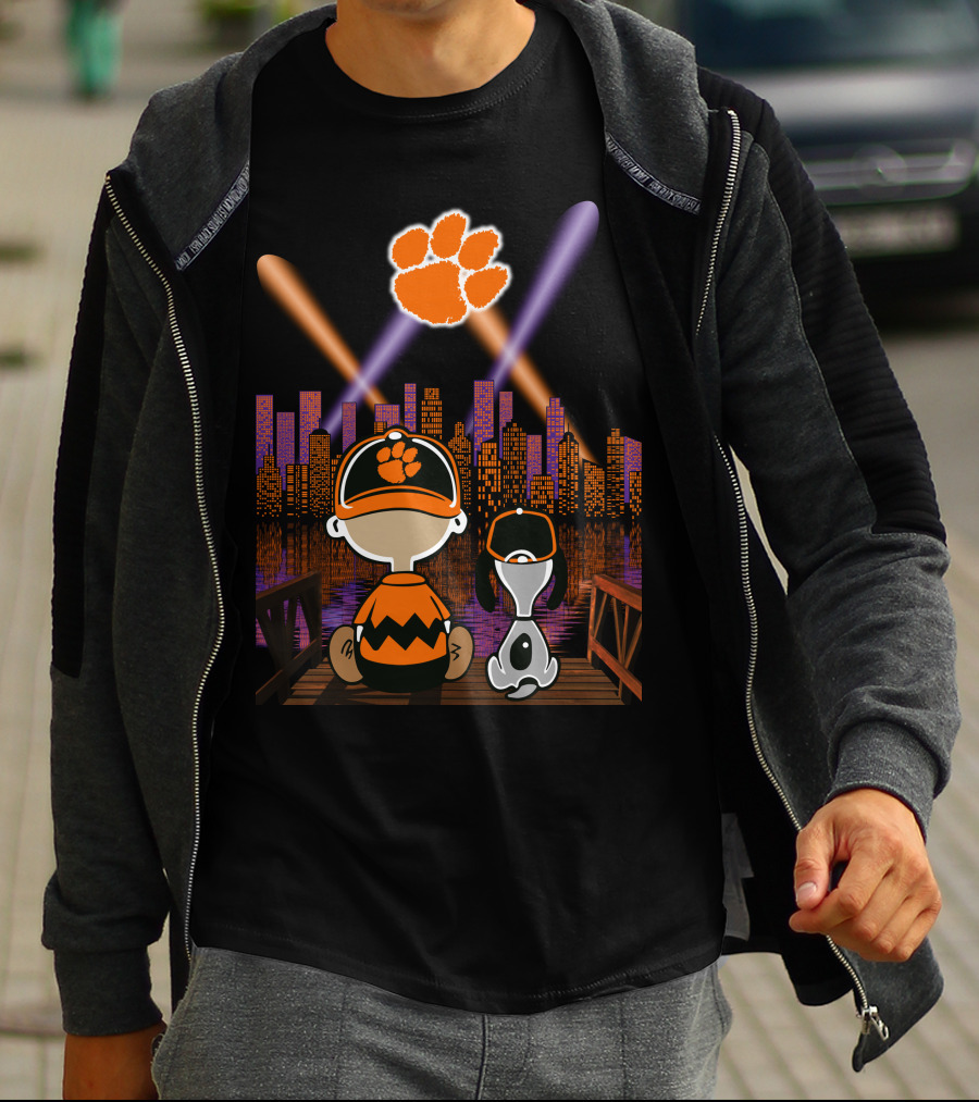 Clemson Tigers '83 Paw In Night City Skyline With Characters On Dock T-Shirt