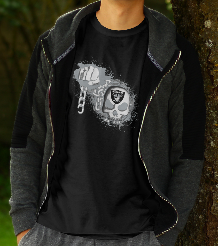 Las Vegas Raiders Skull And Fist Graphic With Chains T-Shirt