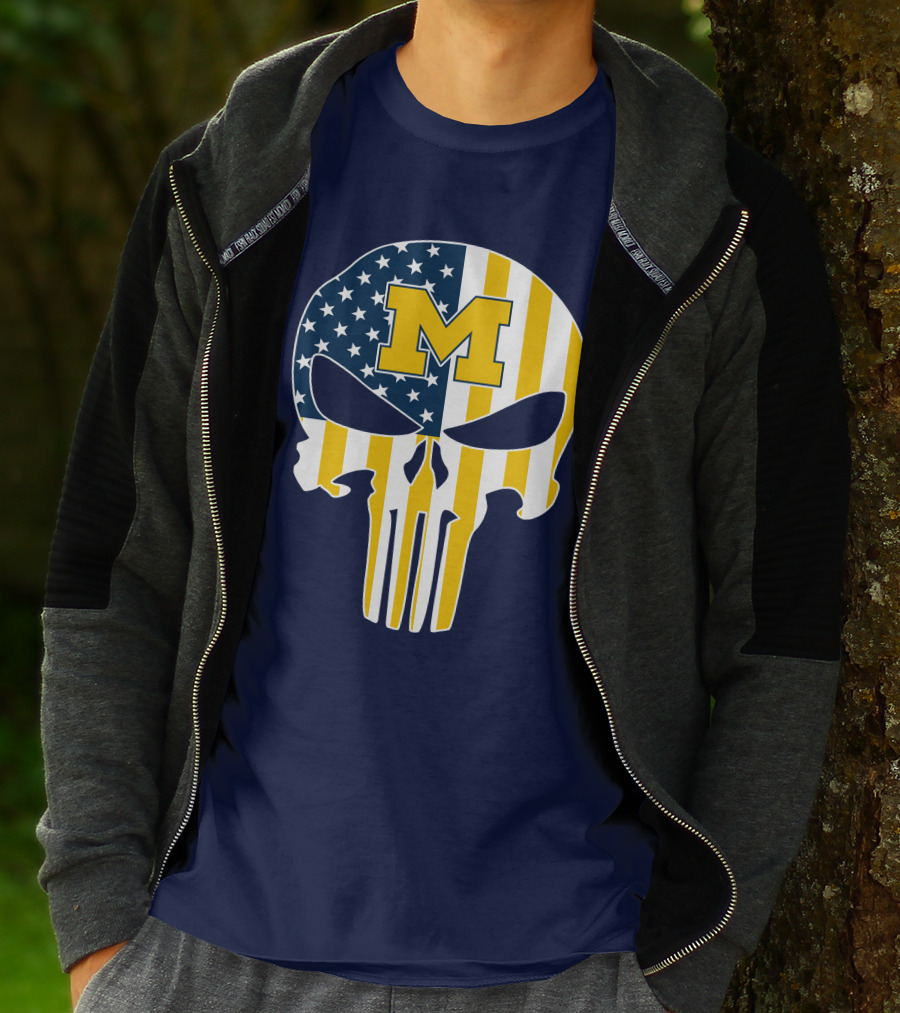 Michigan Wolverines Punisher Skull American Flag M T-Shirt