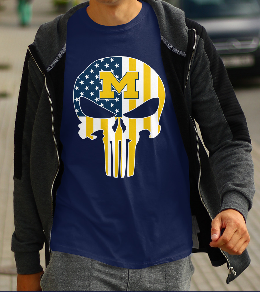 Michigan Wolverines Punisher Skull American Flag M T-Shirt