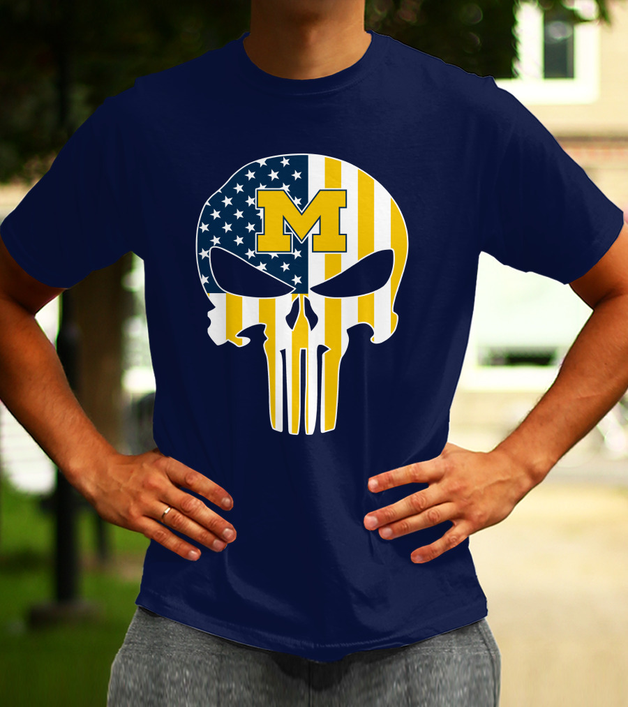 Michigan Wolverines Punisher Skull American Flag M T-Shirt