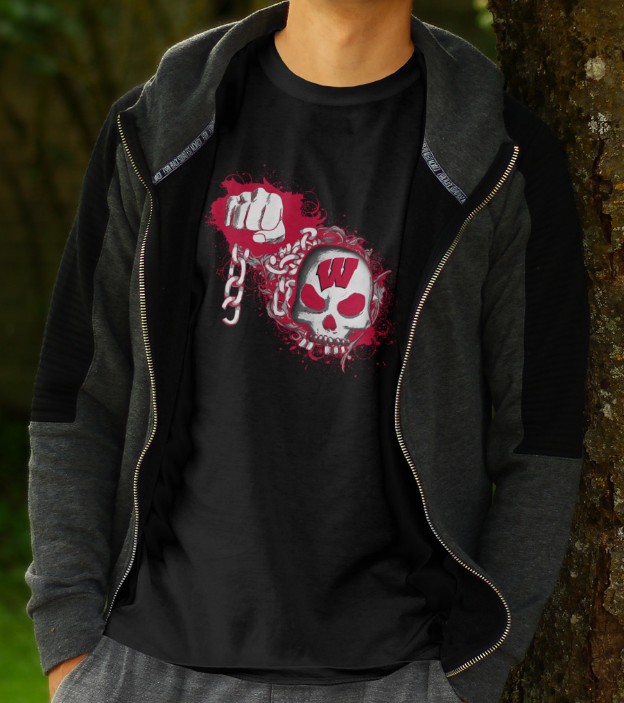 Wisconsin Badgers Skull And Chains T-Shirt