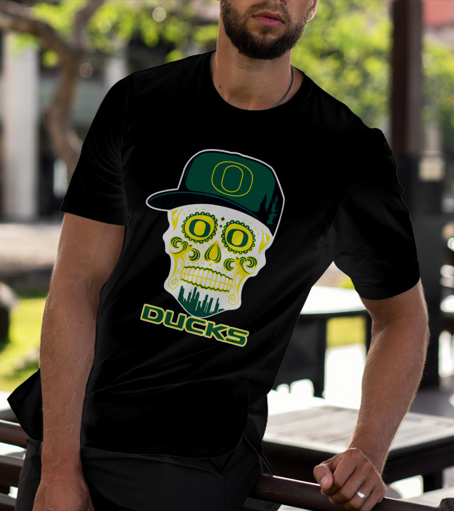 Oregon Ducks Skull With Hat And Cityscape T-Shirt
