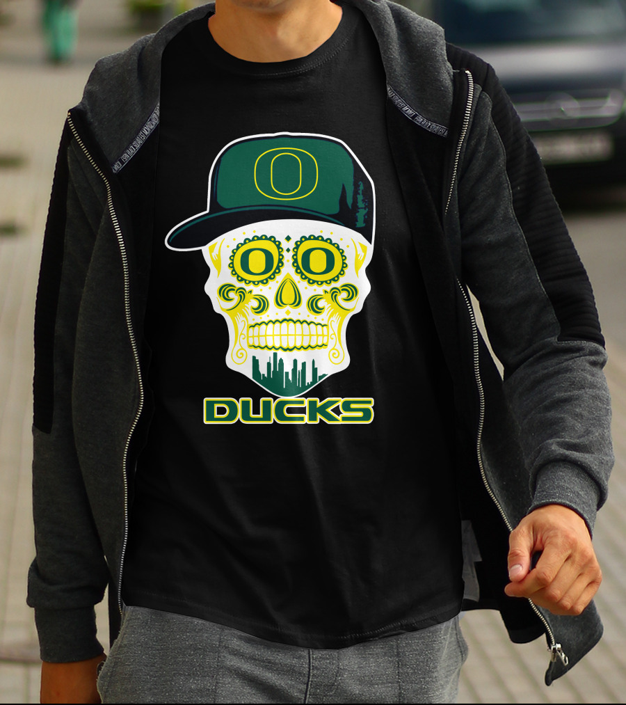 Oregon Ducks Skull With Hat And Cityscape T-Shirt