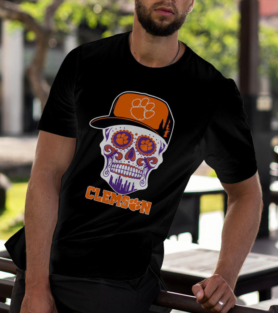 Clemson Tigers Skull With Orange Paw Hat And Cityscape Details T-Shirt