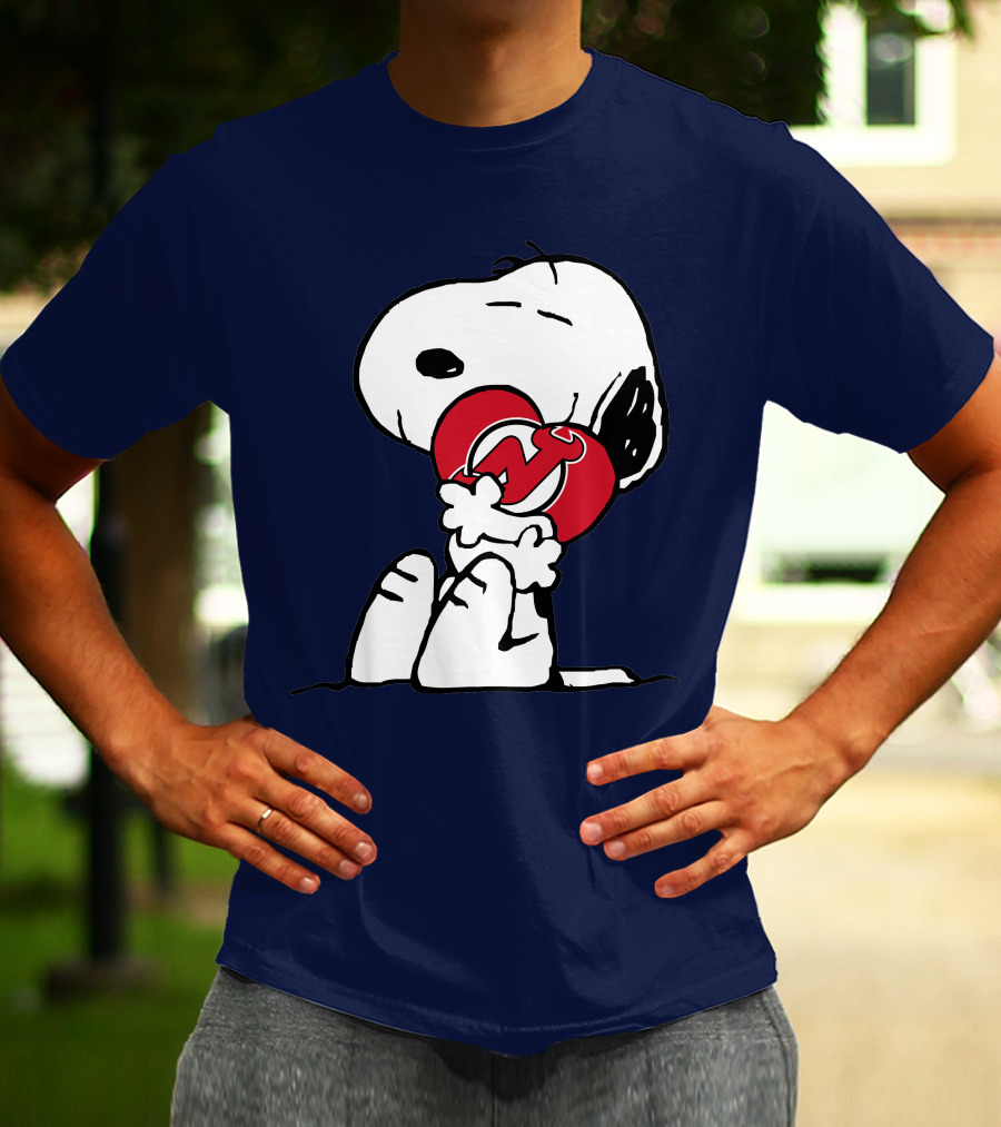 New Jersey Devils Snoopy Hugging Hockey T-Shirt