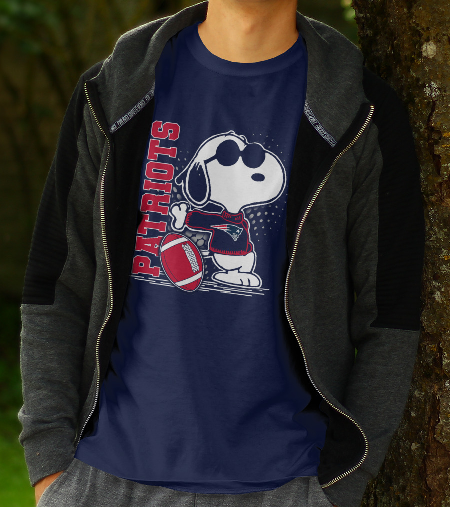 Patriots New England Football Snoopy T-Shirt