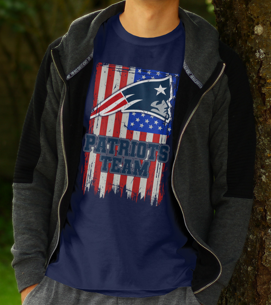 New England Patriots Team Logo With American Flag T-Shirt