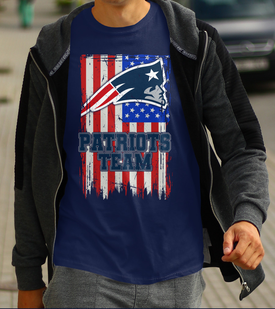 New England Patriots Team Logo With American Flag T-Shirt