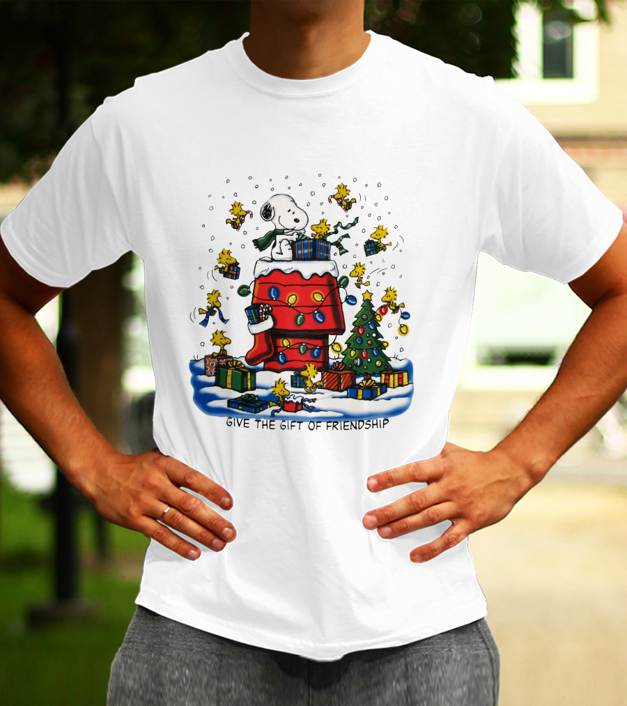 Snoopy Christmas House With Woodstock And Gifts Give The Gift Of Friendship T-Shirt