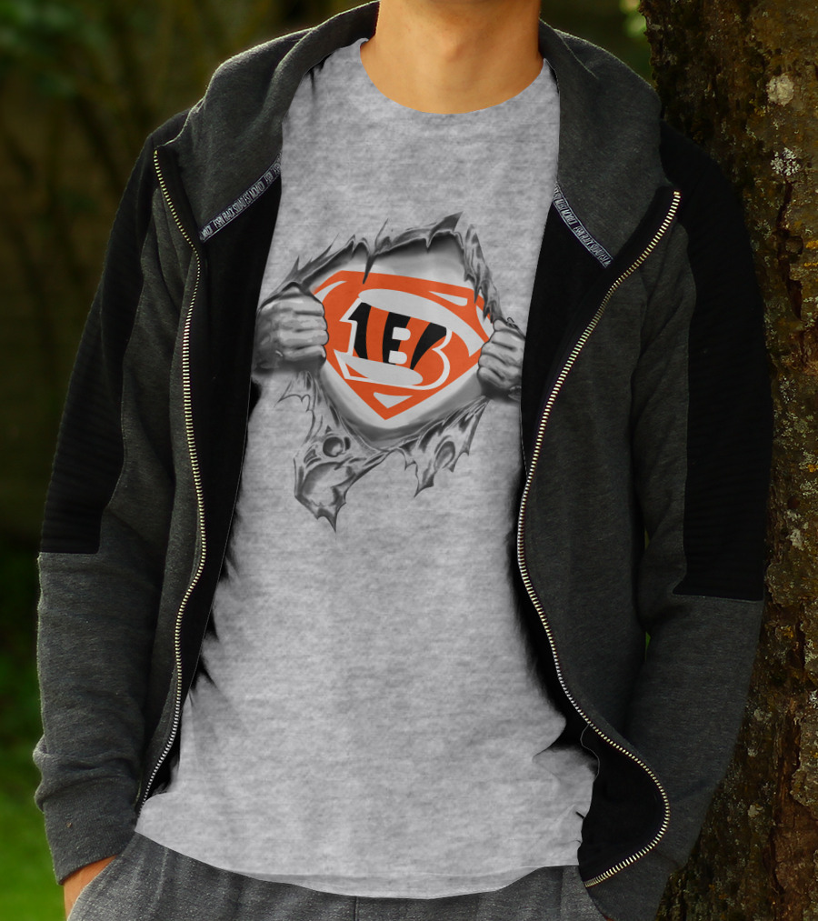 Cincinnati Bengals Super Logo Emblem Tear T-Shirt
