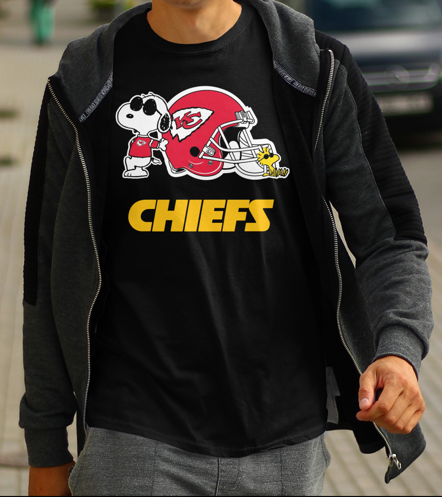 Kansas City Chiefs Snoopy Joe Cool Woodstock Helmet Chiefs T-Shirt