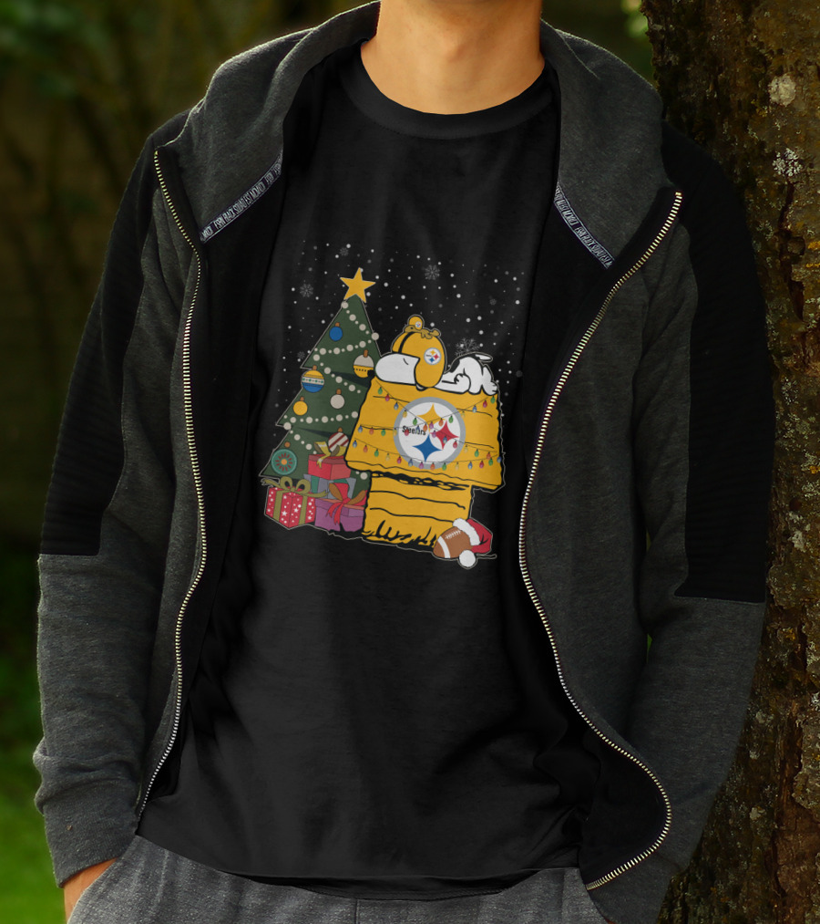 Pittsburgh Steelers Christmas Snoopy Doghouse Festive Holiday Scene T-Shirt