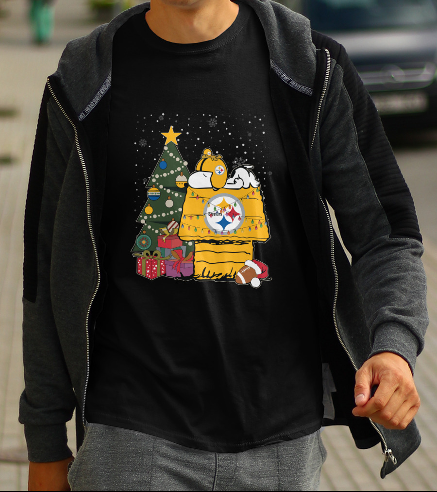 Pittsburgh Steelers Christmas Snoopy Doghouse Festive Holiday Scene T-Shirt