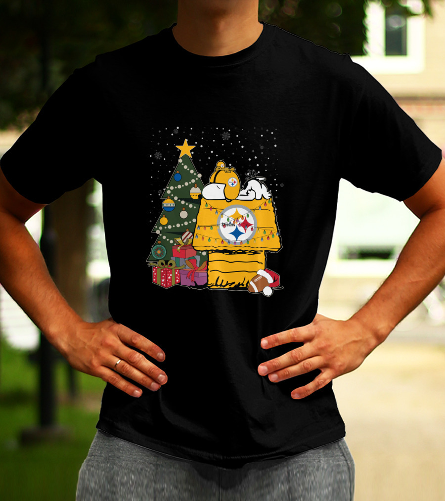 Pittsburgh Steelers Christmas Snoopy Doghouse Festive Holiday Scene T-Shirt