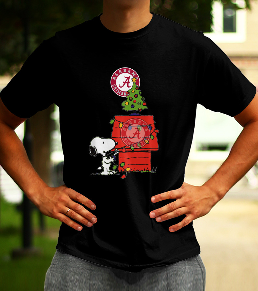 Alabama Crimson Tide Snoopy Christmas Tree Doghouse T-Shirt