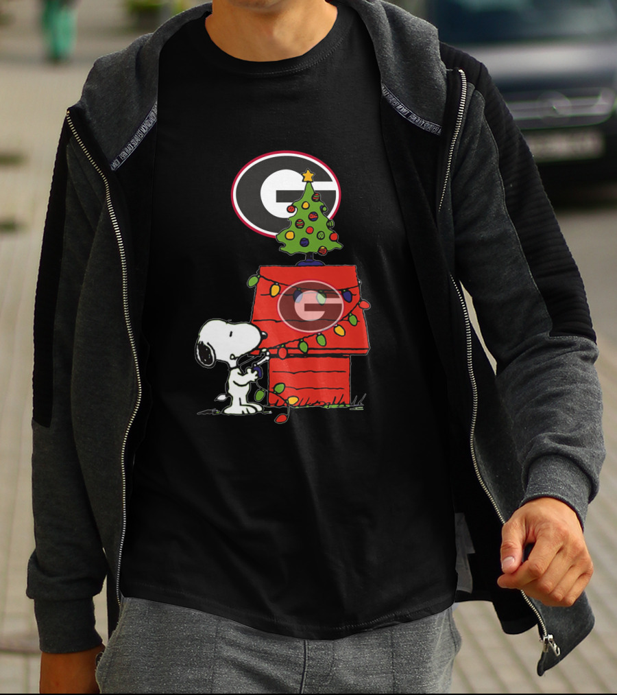 Snoopy Christmas Georgia Bulldogs Football Tree And Doghouse T-Shirt