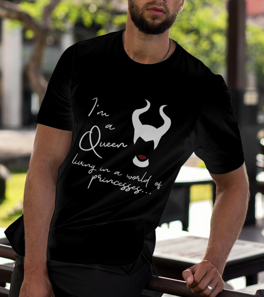 I'm A Queen Living In A World Of Princesses Maleficent Disney Films T-Shirt