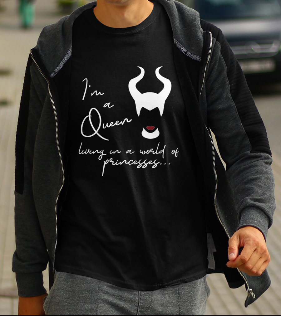I'm A Queen Living In A World Of Princesses Maleficent Disney Films T-Shirt
