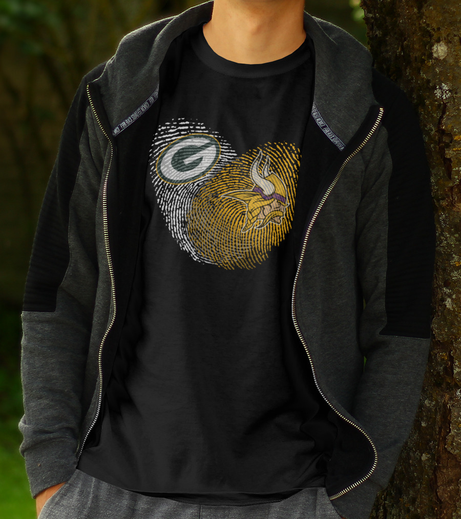 Green Bay Packers And Minnesota Vikings Fingerprint Heart T-Shirt