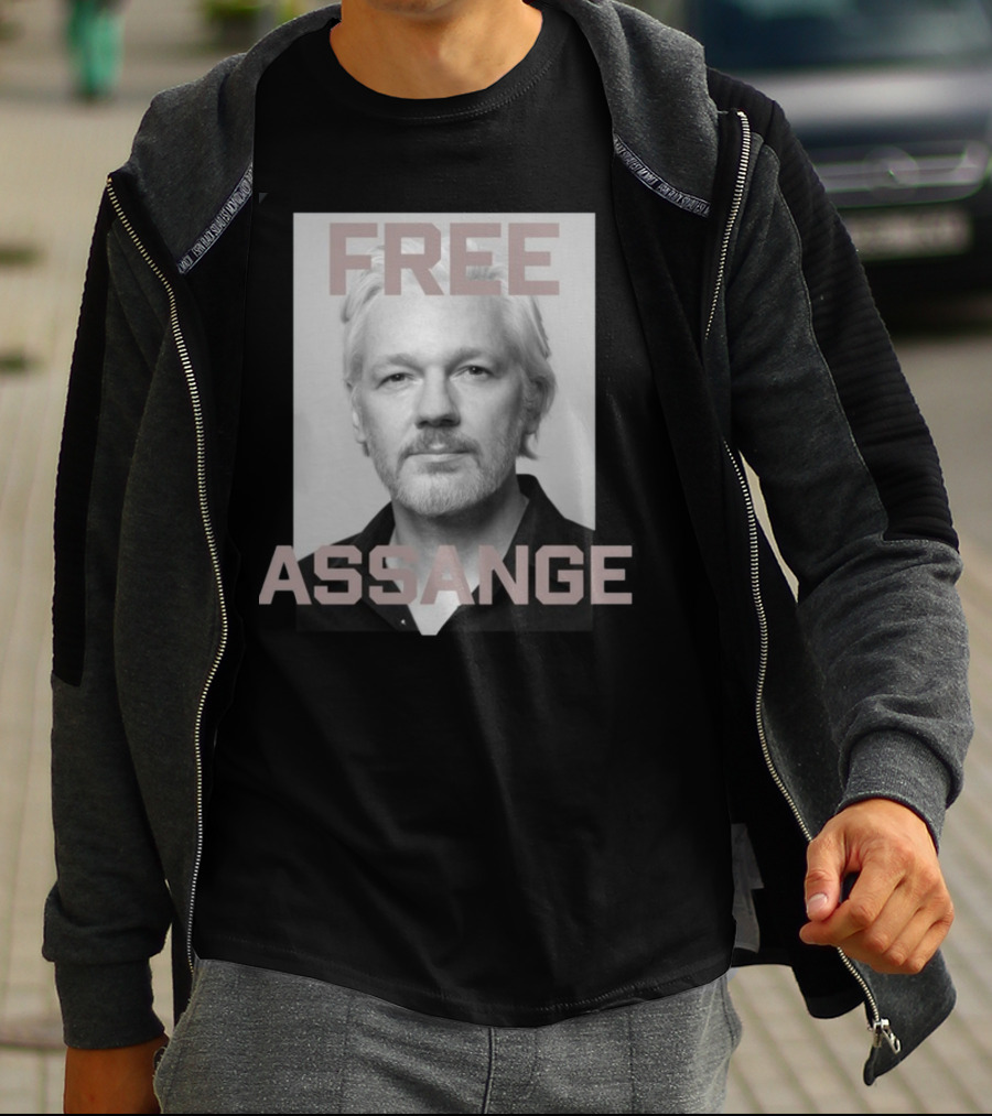 Kari Lake Wearing Free Assange T-Shirt