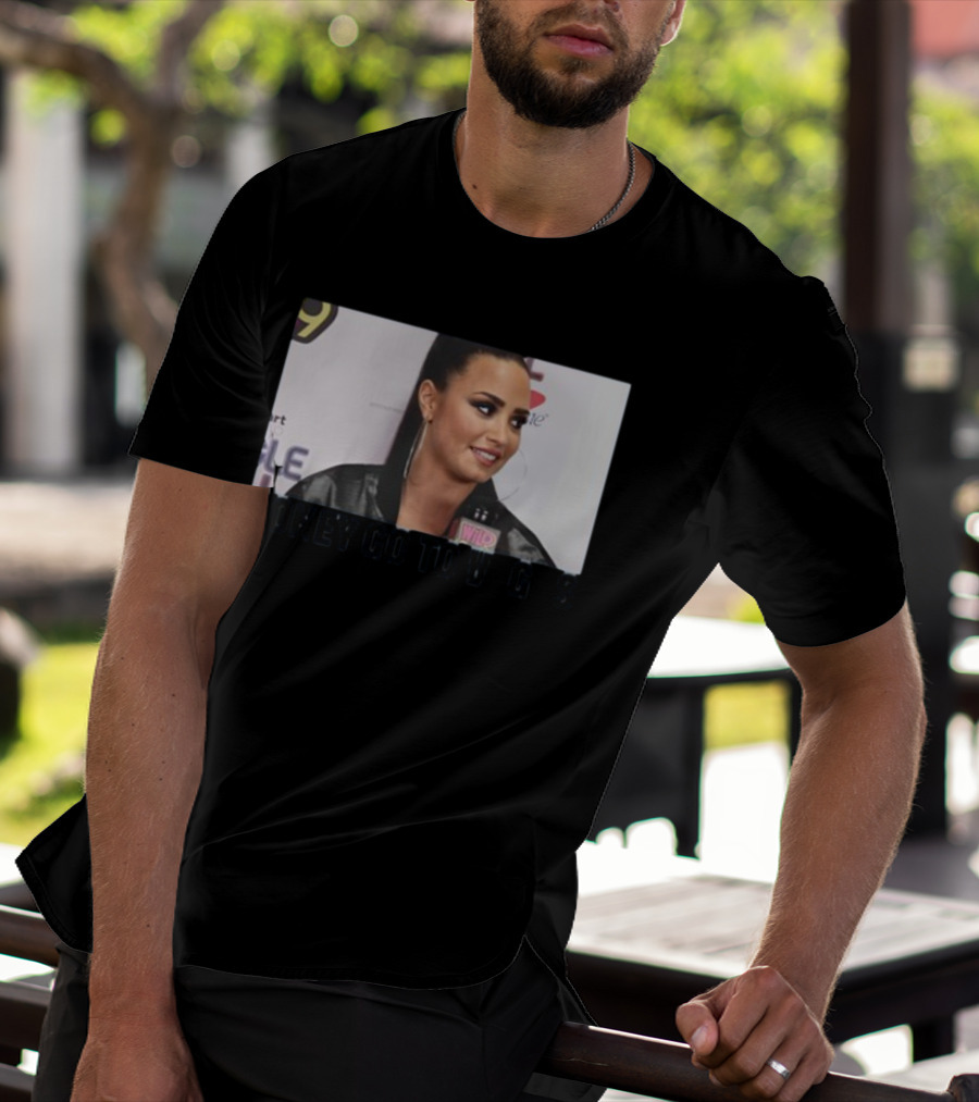 Artstartingover Honey Go To Vegas Wild Interview Image T-Shirt