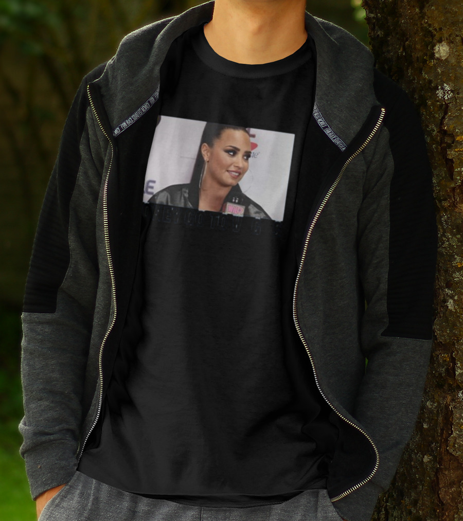 Artstartingover Honey Go To Vegas Wild Interview Image T-Shirt