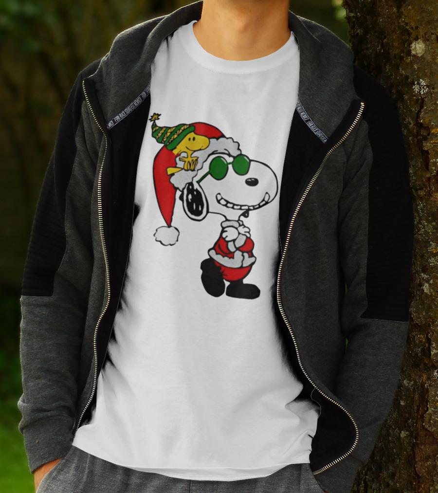 Snoopy And Woodstock Peanuts Merry Christmas Santa Hat And Sunglasses T-Shirt