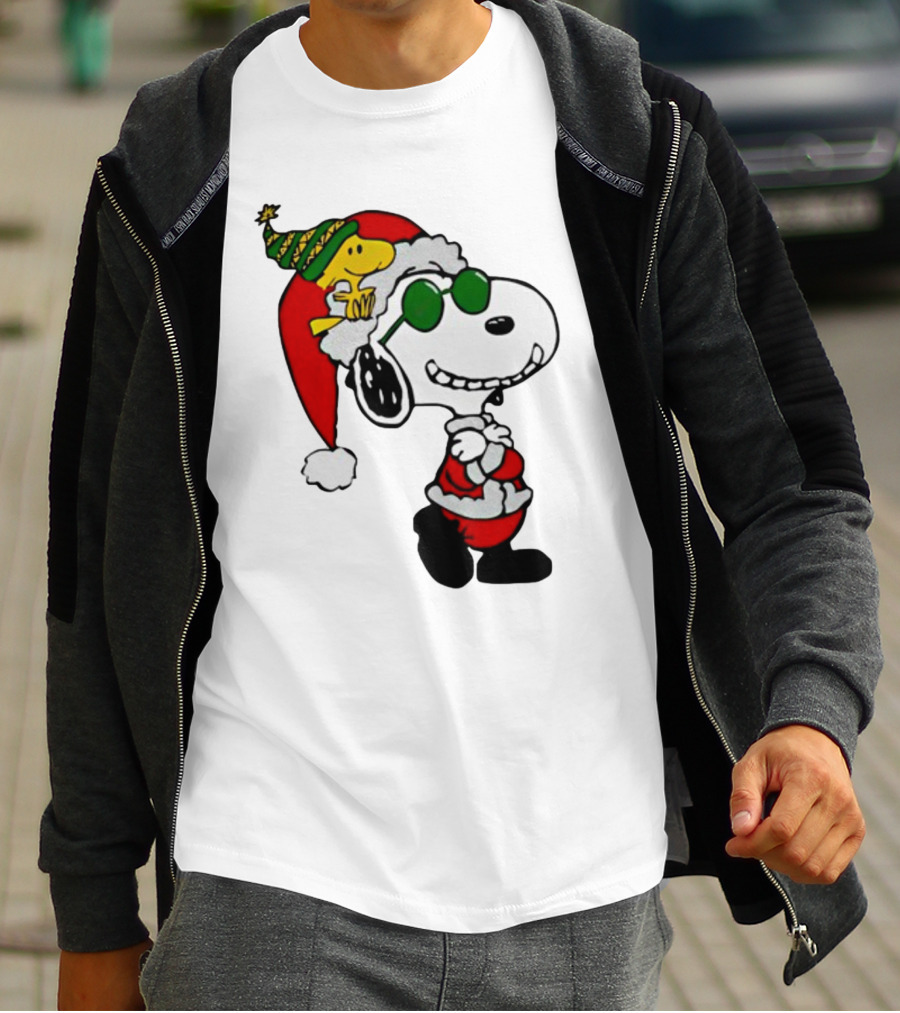 Snoopy And Woodstock Peanuts Merry Christmas Santa Hat And Sunglasses T-Shirt