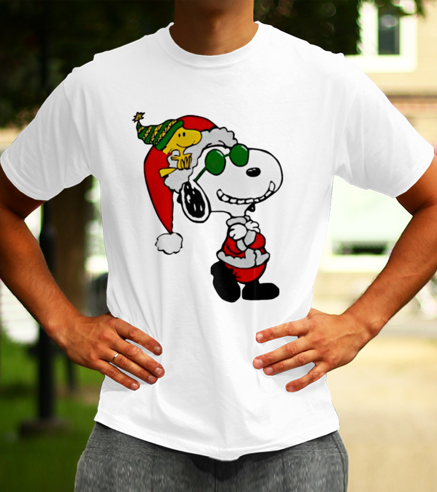 Snoopy And Woodstock Peanuts Merry Christmas Santa Hat And Sunglasses T-Shirt