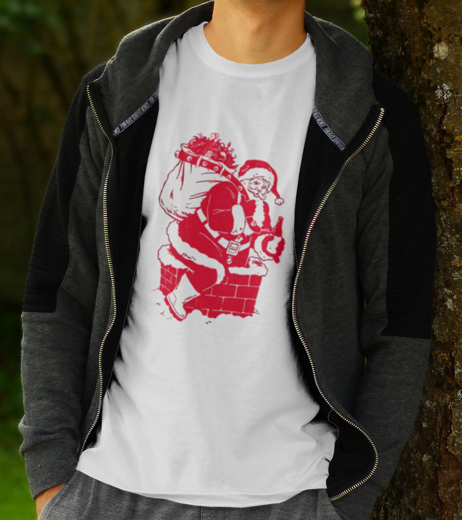Santa Claws Funny Cat Christmas Beer Chimney Scene T-Shirt