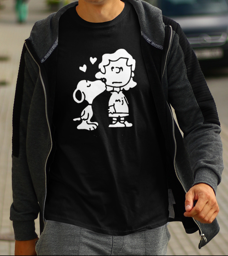 Puppy Love Snoopy Kissing Lucy Peanuts Hearts T-Shirt