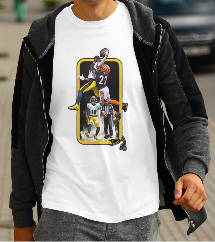 DJ #18 Big Play Football Match Jump Clash T-Shirt