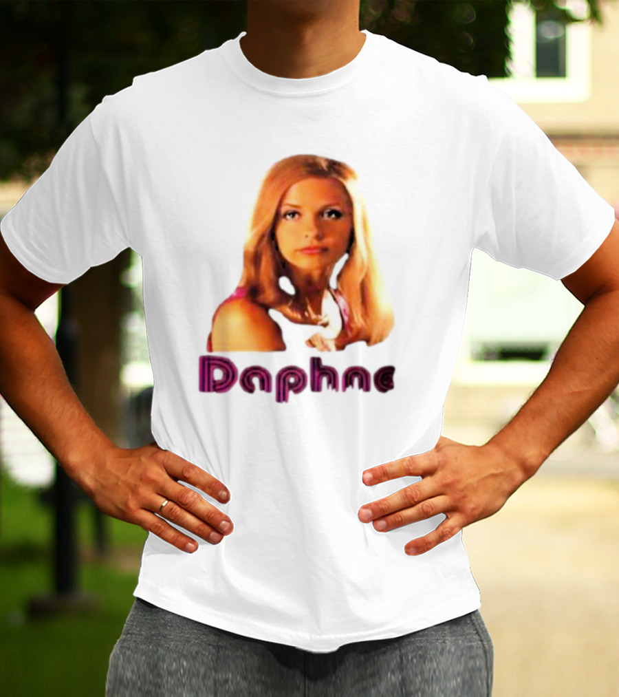 Sarah Michelle Gellar As Daphne In Scooby-Doo Movie T-Shirt