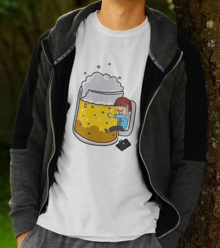 Beer Mug Hug With Traveler Cartoon Character T-Shirt