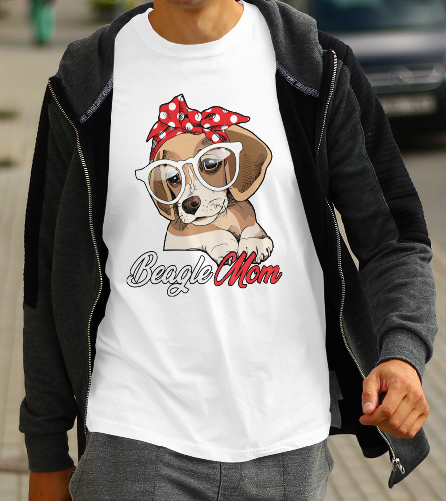 Beagle Mom Cute Beagle Dog With Glasses And Red Polka Dot Bandana T-Shirt