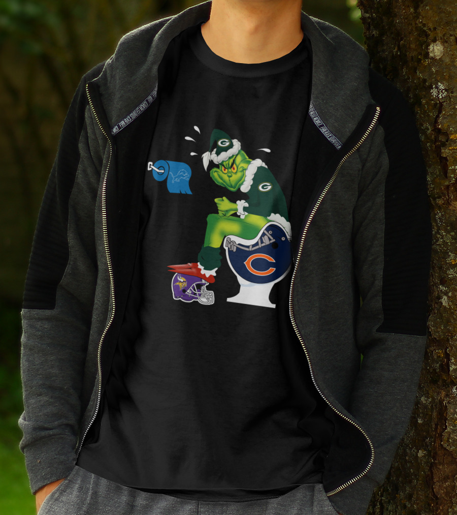 Packers Grinch Sitting On Bears Toilet Using Lions Paper With Vikings Helmet Shoes T-Shirt