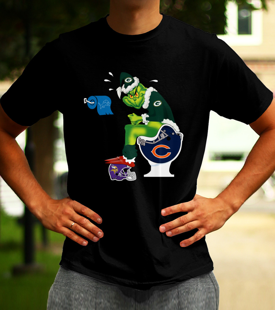 Packers Grinch Sitting On Bears Toilet Using Lions Paper With Vikings Helmet Shoes T-Shirt