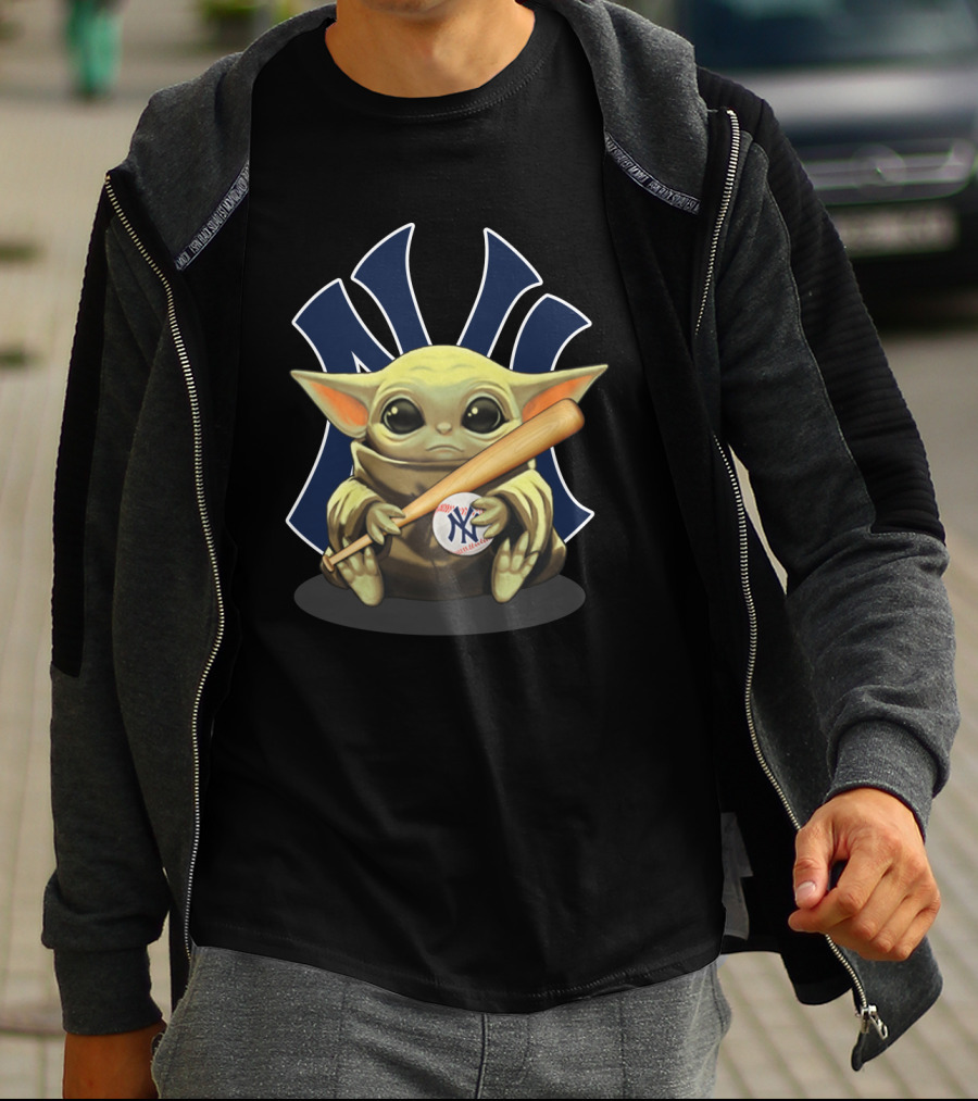 Baby Yoda Hug New York Yankees Baseball Bat T-Shirt