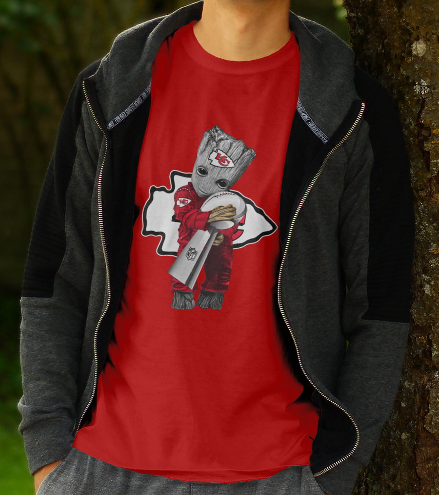 Chiefs Groot Embrace Vince Lombardi Trophy NFL T-Shirt