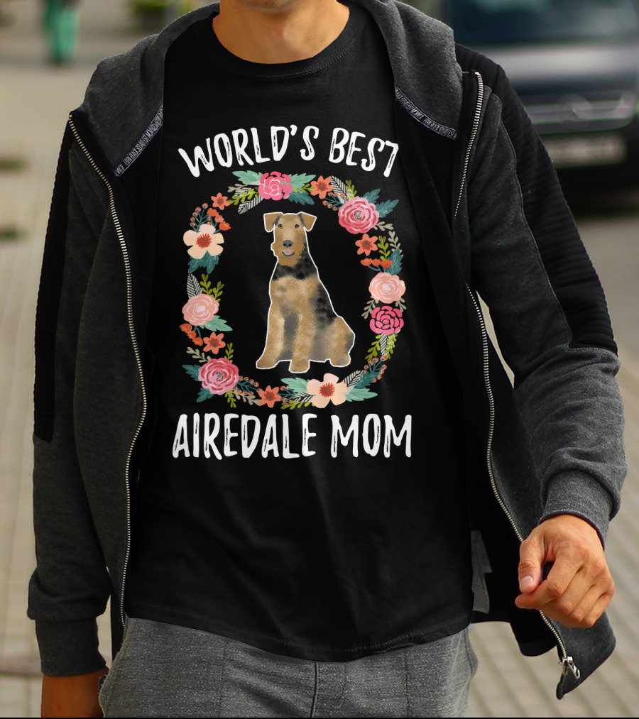 World's Best Airedale Mom Floral Wreath T-Shirt