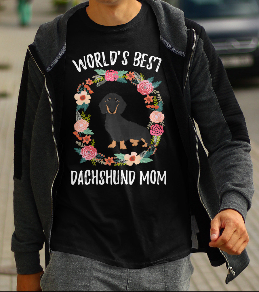 World's Best Dachshund Mom Black Dachshund Floral Wreath T-Shirt
