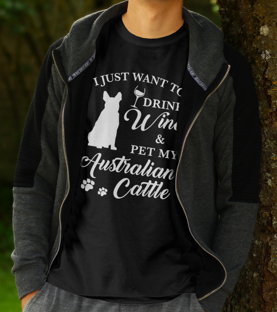 I JUST WANT TO DRINK WINE And PET MY AUSTRALIAN CATTLE DOG SILHOUETTE WITH PAW PRINTS T-Shirt