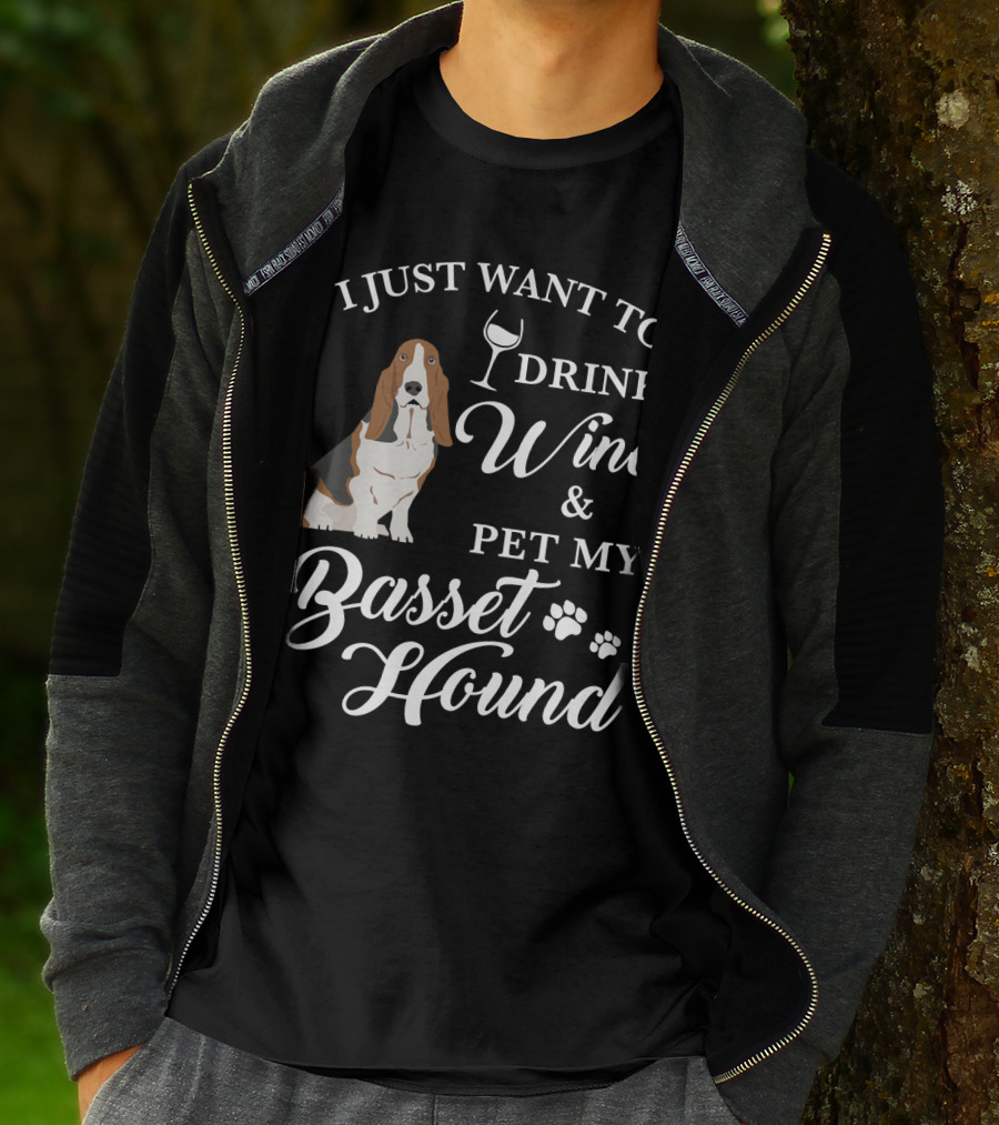 I JUST WANT TO DRINK WINE AND PET MY BASSET HOUND PAWS ICONS T-Shirt