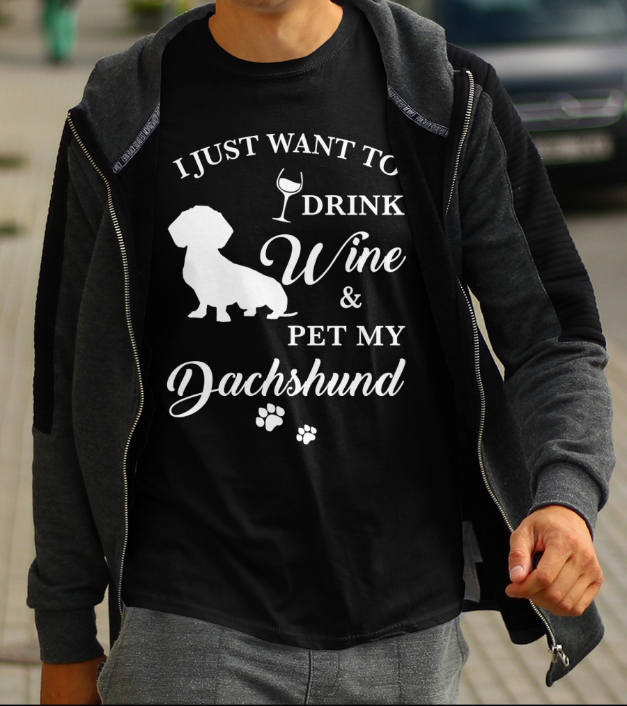 I JUST WANT TO DRINK WINE AND PET MY DACHSHUND T-Shirt