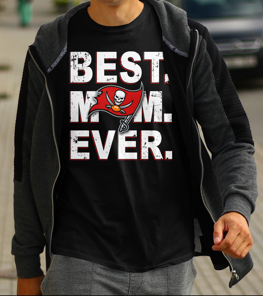 BEST MOM EVER BUCCANEERS LOGO FOOTBALL FLAG MASCOT T-Shirt